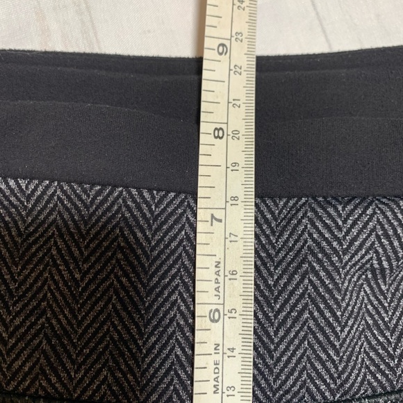 Lululemon Herringbone leggings. Black/gray. Size 8. - Picture 8 of 12